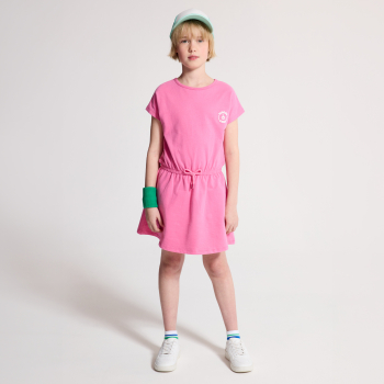 فستان صيفي وردي اللون من الجيرسيه بنقش على الظهر للفتيات